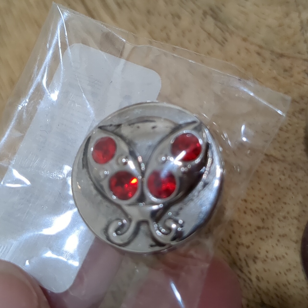 GINGER SNAPS Jewelry Buttons - Picture 4 of 8